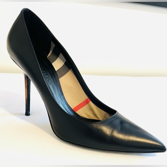 Burberry Womenpointed toe pumps in Black - Picture 1 of 7